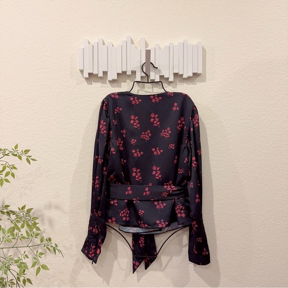 Keepsake Infinity Long Sleeve Wrap Blouse Top with tie Black Ditsy Size M NWT - Picture 7 of 8